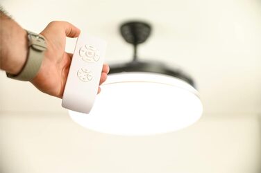 Зі світлодіодним освітленням, включаючи дистанційне керування, має інноваційний механізм складання та розкладання крил 60 Вт, чорний