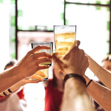 Набір склянок для води TIE-DailyNec 8 PCS, різнокольорові пластикові стакани для пиття 470 мл та 310 мл, небиткий стакан для пиття