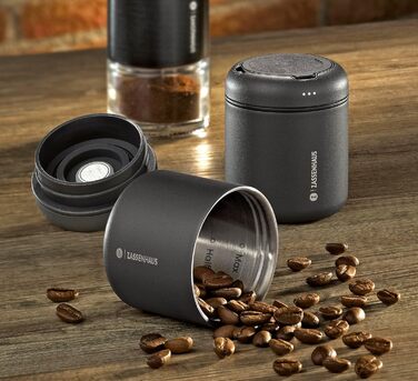 Контейнер для зберігання AROMA 30 г, нержавіюча сталь, з лаковим покриттям, оптимальний захист аромату завдяки вбудованому вентилю, з силіконовою прокладкою та регульованим індикатором дати, для кави, чаю, спецій 5.8 см x 6.8 см світло-сіро-блакитний
