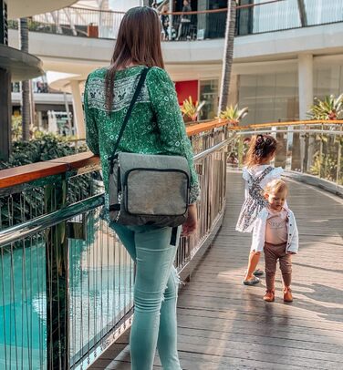 Сидіння-бустер Dreambaby On-The-Go, портативний стільчик для годування з практичними відділеннями для зберігання, підходить до біл