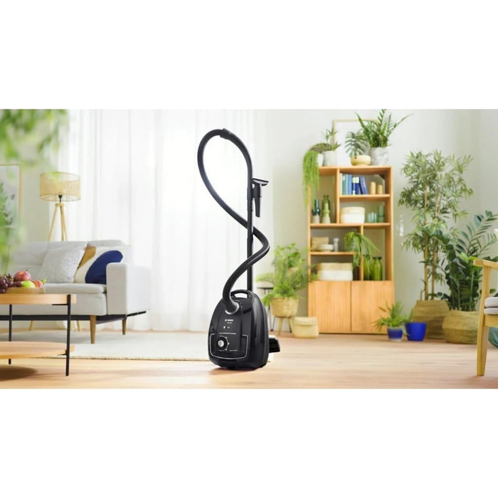 Пилосос із мішком Bosch Serie 4 BGL38BA2H, компактний та легкий, місткість 4 л, гігієнічний фільтр, радіус дії 10 м, чорний