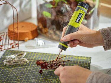 Акумуляторний паяльник RYOBI 4 В USB-LITHIUM RSI4-120G, вкл. 1 x 4 В 2,0 Ач акумулятор та зарядний кабель USB-C
