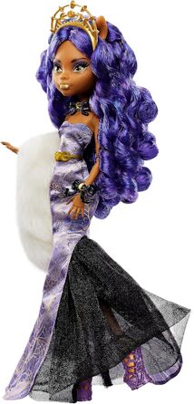 Лялька Monster High Howliday Winter Edition, колекційна річ Clawdeen Wolf, у лавандовій сукні ICY з хутряним боа та аксесуарами, різнокольоровий колір