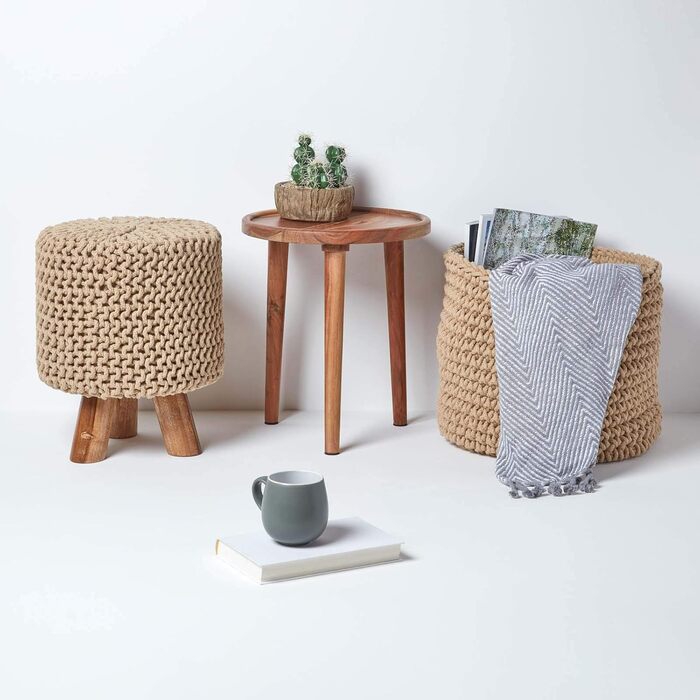 Маленький круглий в&39язаний пуф Homescapes з дерев&39яними ніжками, бежевий, 32 x 32 x 42 см, в&39язаний пуф з товстим в&39язаним чохлом, виготовлений зі 100 бавовни, кремово-білий