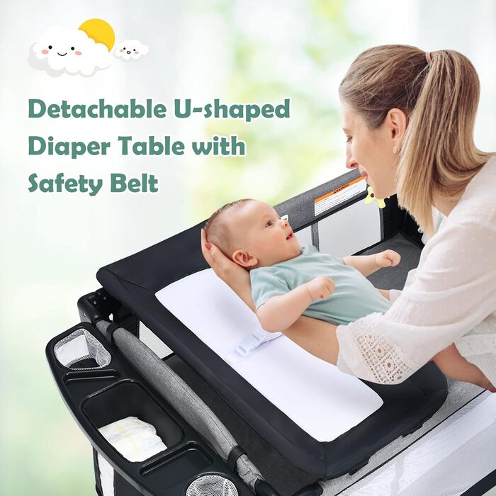 Дитяче ліжечко GOPLUS Baby Travel Cot, дитяче ліжечко з матрацом та тримачем для підгузків на колесах, дитяче ліжечко з боковим входом, сумка для перенесення, підставка для іграшок та музичний мобіль, 0-3 роки до 15 кг (чорне)