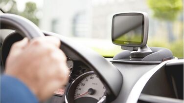 Навігаційний пристрій Tomtom GO Classic (уникнення пробок завдяки Tomtom Traffic, оновлення Європа, оновлення через Wi-Fi) (6 дюймів, комплект з кріпленням на панель приладів)