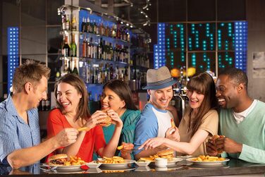 Електрична фритюрниця Tefal FR4800 Mega 2 кг Ємність масла 3,3 л Фільтр проти запаху Запчастини, безпечні для миття в посудомийній машині Оглядове вікно регульований термостат Білий/Нержавіюча сталь