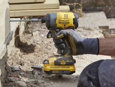 Акумуляторний гайковерт Stanley FatMax 18В SFMCF810B (макс. крутний момент 170 Нм, безщітковий двигун з суцільнометалевою планетар