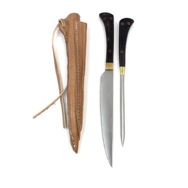 Середньовічні столові прибори у подвійних шкіряних піхвах (ріг, тип 4)