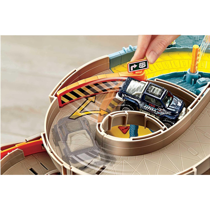 Гоночний трек для машинок Matchbox, 4-поверховий з пандусом, підйомником, мийкою та евакуатором для машинок Matchbox, вкл. 1 іграш