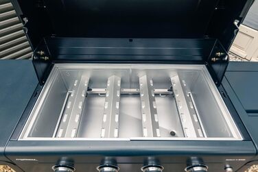 Газовий гриль Campingaz 4 Series Select L Grillset з додатковою решіткою, чохлом та набором аксесуарів, 4 сталеві пальники, термометр на кришці, система InstaClean, потужність 12 кВт