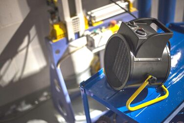 Генератор гарячого повітря Stak STH2000W потужністю 2 кВт. Керамічна технологія для швидшого нагрівання. 2 швидкості, із запобіжним термостатом та функцією вентилятора. Кабель 140 см, 2 Вт, чорний