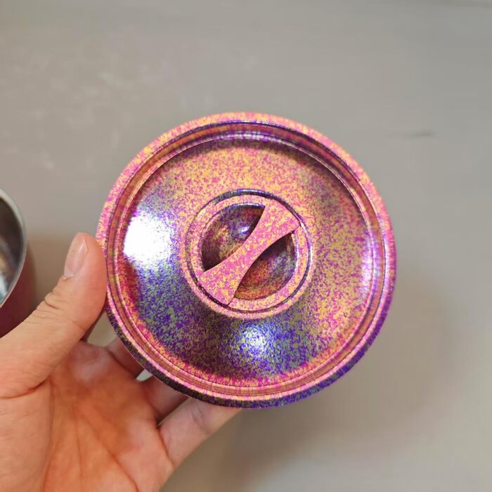 Одношарова металева миска об&39ємом 600 мл з ізольованою кришкою, контейнер для ланчу для гарячих страв та рішення з кришкою для любителів активного відпочинку. Одношаровий металевий харчовий контейнер.