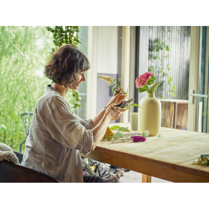 Садові ножиці Gardena B/M Ножиці для дерев, безпечні для рослин, з обхідним лезом для гілок та сучків, максимальний діаметр різання 24 мм, вбудована пружина в ручці, верхнє лезо з антипригарним покриттям (8904-20) Діаметр різання 24 мм (M) Обхідне лезо