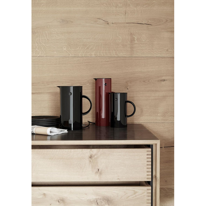 Термос Stelton EM77 об&39ємом 0,5 літра - Двостінний термос для гарячих/холодних напоїв - Термос для чаю та кави зі скляною вставкою, магнітною застібкою, кришкою, що закручується, вінтажний дизайн - 0,5 літра, чорний