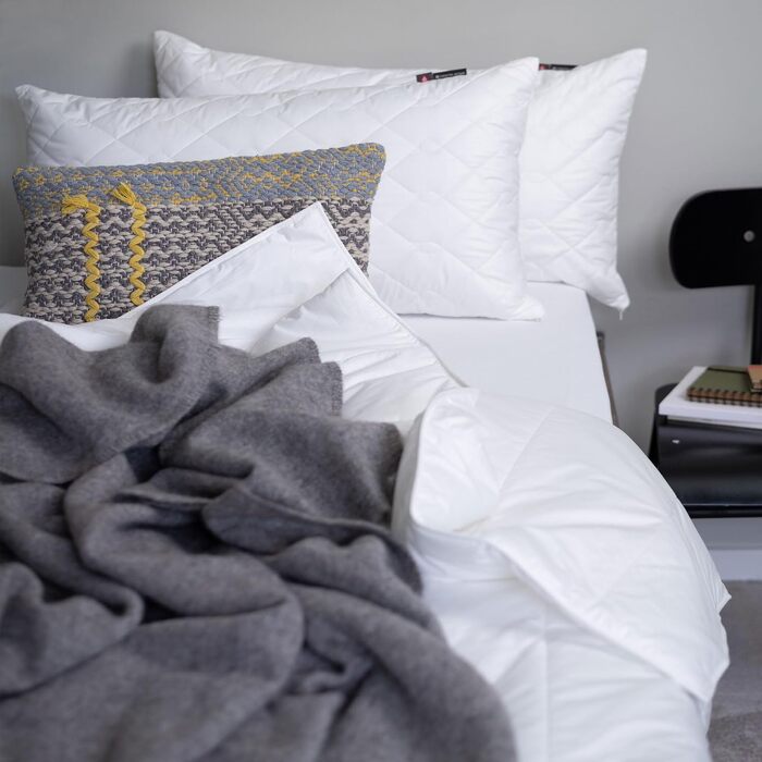 Подушка Centa-Star Royal, 40 x 40 см, волокна Primaloft Bio з шаром волокна, змінний наповнювач, із застібкою-блискавкою, Oeko-Tex Standard 100 Клас 1