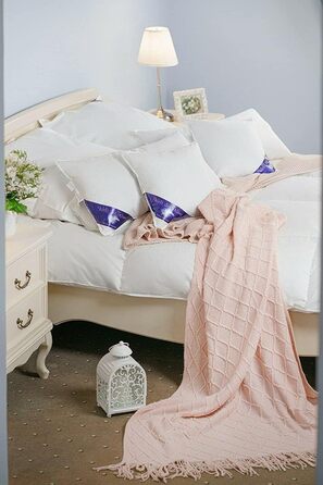 Комплект із 2 пухових подушок 3-камерні подушки 80x80 см Вага наповнювача 1600 грамів Чохол зі 100 бавовни Пухова подушка 80x80 Пухова подушка Не вищипує живих істот Білий