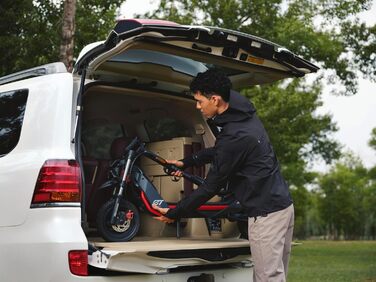 Електросамокат з допуском до експлуатації в Німеччині, запас ходу 70 км в еко-режимі, 56 км у спортивному режимі, повна підвіска, вантажопідйомність 120 кг, здатність долати нахил 25, позашляхові шини, Apple Find My, водонепроникний, 3 Pro D