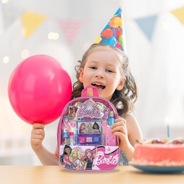 Набір рюкзака Барбі, наповнений макіяжем, включаючи бальзам для губ, лак для нігтів, пилочку для нігтів, банти для волосся та інші аксесуари. Для дітей віком від 3 років, підходить для вечірок, ночівель та перевтілень. Від Townley Girl Barbie Pink.