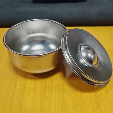 Одношарова металева миска об&39ємом 600 мл з ізольованою кришкою, контейнер для ланчу для гарячих страв та рішення з кришкою для любителів активного відпочинку. Одношаровий металевий харчовий контейнер, фіолетового кольору.