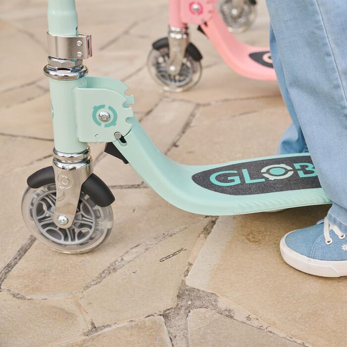 Дитячий самокат Globber Flow Foldable Junior Lights складаний, з підсвічуванням коліс та регульованим кермом, від 3 років, м'ятний