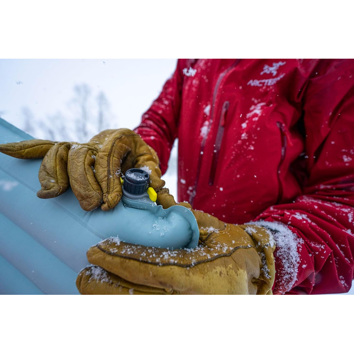 Килимок для сну Therm-a-Rest NeoAir XTherm NXT MAX Ultralight для кемпінгу та походів Neptune Regular Wide Neptune 72 дюйми (довжина) x 25 дюймів (ширина) x 3 дюйми (товщина) з оновленою сумкою для зберігання