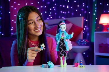 Лялька MONSTER HIGH та аксесуари для ночівлі, лялька Френкі Штайн з собакою Вотзі, вечірка Creever, піжамний комплект Френкі Штайн HKY68