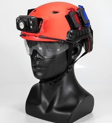 Тактичний рятувальний шолом червоного кольору із захисними окулярами та системою MOLLE, може використовуватися із сигнальними ліхтарями, прожекторами та високопродуктивними ліхтарями в тактичних іграх або рятувальних операціях.