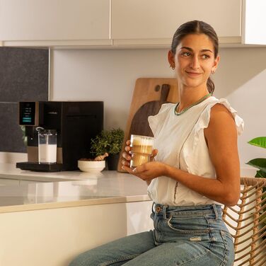 Повністю автоматична кавоварка Cremmaet Compactccino Black Rose, 19 бар, контейнер для молока, система термоблоків, 5 рівнів помелу, зберігання 150 г кави Black Rose Compactccino