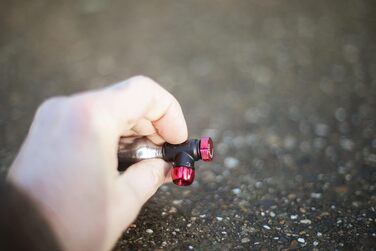 Регулятор CO2 SILCA EOLO IV Компактна конструкція з поворотним гвинтовим регулювальним клапаном Сумісний з універсальними різьбовими картриджами CO2 Тільки головка регулятора CO2 червоний/чорний