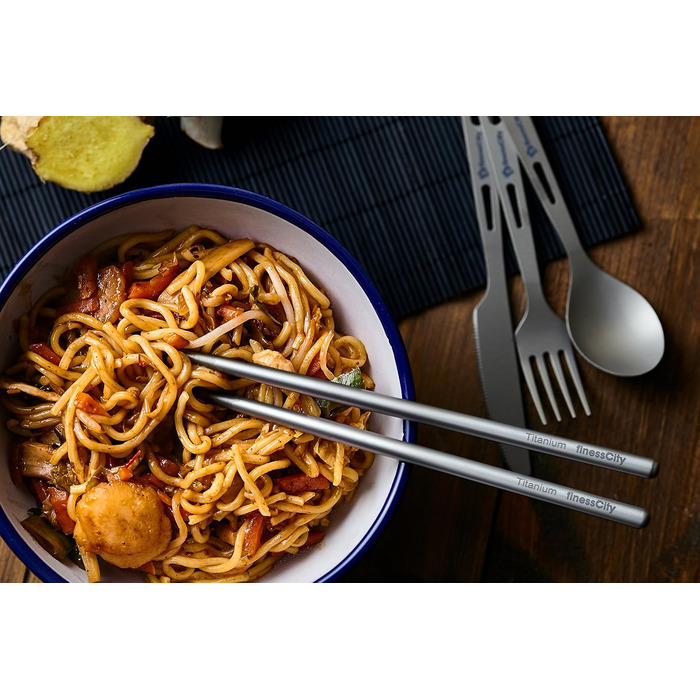 Набір титанових столових приборів, міцний, надлегкий, здоровий та екологічно чистий, набір з 3/4/5 предметів з паличками для їжі, ножем, виделкою, ложкою та соломинкою, для дому/подорожей/кемпінгу, у практичному тканинному чохлі, набір столових приборів з