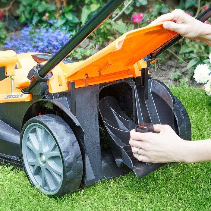 Акумуляторна газонокосарка LawnMaster CLMF2437G 24V Max 2x4.0Ah акумулятор, 37см 300м мульчування 40л, 22-72мм 6-ступінчасте регулювання висоти зрізу