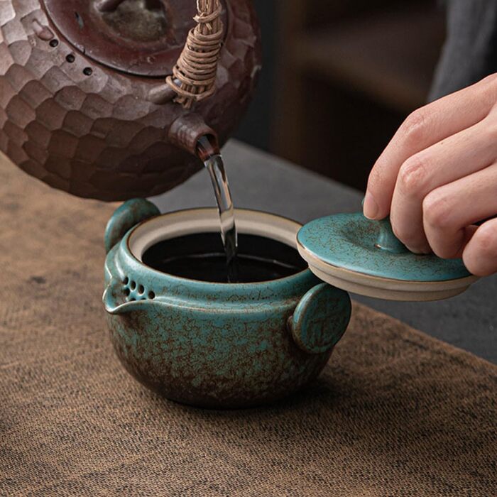 Японський чайний набір для подорожей з керамічної чайнички та чашки. Міцний чохол зі штучної шкіри для любителів чаю та повсякденного використання.