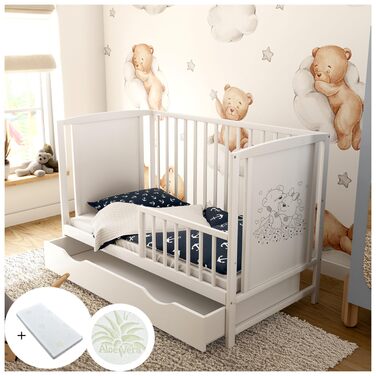 Дитяче ліжко Generic Baby Deluxe 60x120, що трансформується в дитяче ліжко білого кольору, з шухлядою та матрацом з алое вера, регульованою висотою та знімними поручнями (захисна поручень Mia для шухляди)