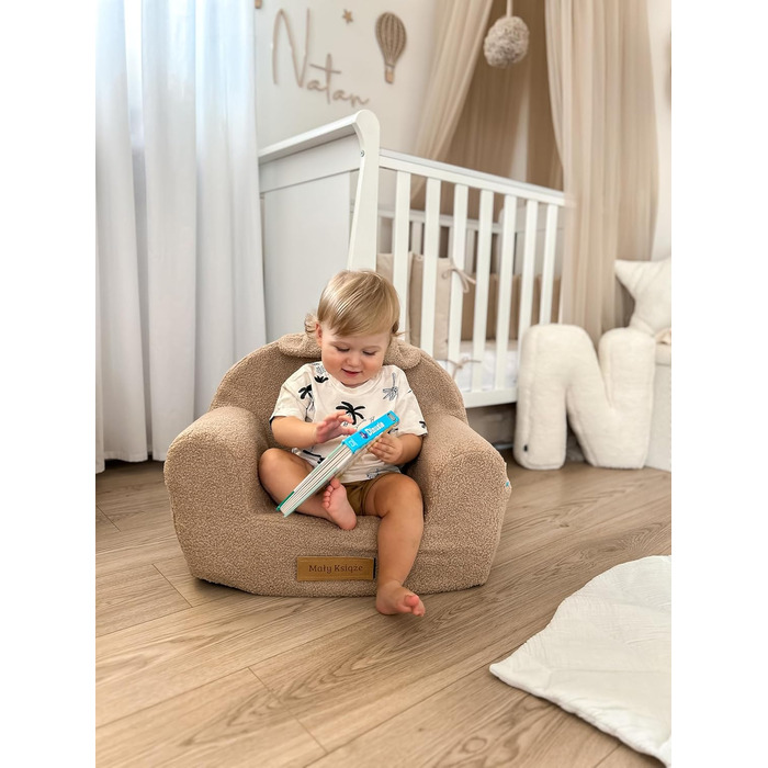 Дитяче персоналізоване крісло Flumi з пінопласту Дитяче сидіння для дитячої кімнати, ігрової кімнати Крісло з гравірованим іменем дитини, колір овчина темно-бежевий