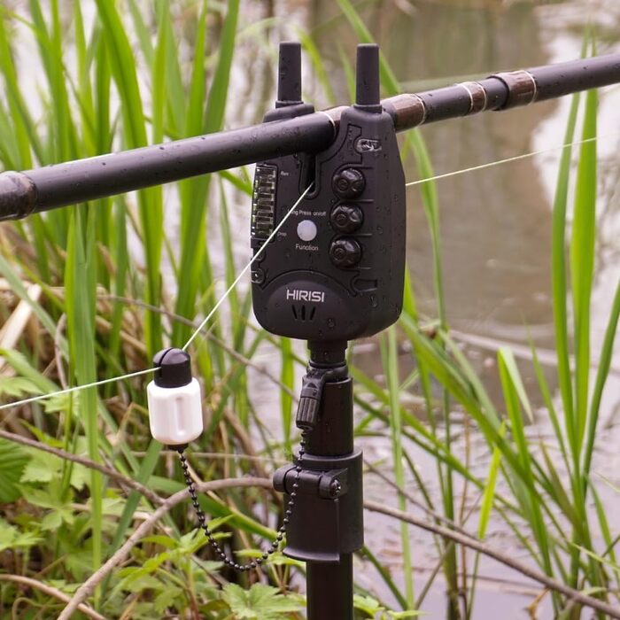 Сигналізатор клювання Hirisi Tackle для лову коропа з пультом дистанційного керування (радіоприймач), нічним освітленням, регулюванням чутливості, гучності та тону. Комплект сигналізаторів клювання. FBA-S8-2