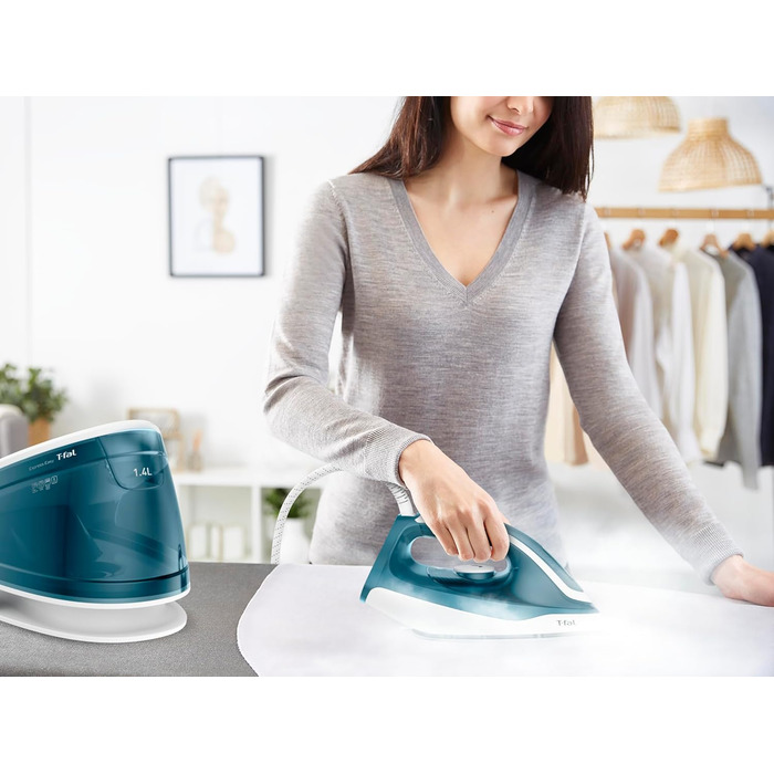 Парова прасувальна станція 5,2 бар Паровий удар 280 г / хв. Безперервна подача пари 120 г/хв. Технологія Calc Clear Підошва Xpress