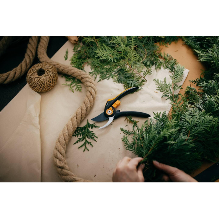 Садові ножиці Fiskars Bypass, Plus SmartFit, P541, Для свіжих гілок та сучків, Антипригарне покриття, Леза з нержавіючої сталі, Довжина 20,1 см, Чорний/Помаранчевий, 1057169 Садові ножиці P541 Одинарні