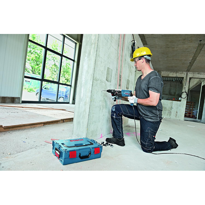 Перфоратор Bosch Professional GBH 2-28 F (у комплекті з додатковою ручкою, обмежувачем глибини 210 мм, машинним полотном, швидкоза