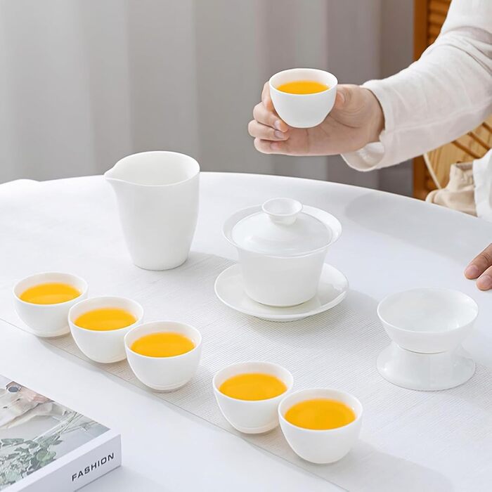 Порцеляновий набір для чаювання в китайському стилі Гунфу, портативний набір з чайником та 6 чашками, гайвань, ситечко для чаю та сумка все в одному для подорожей, активного відпочинку та як подарунок.