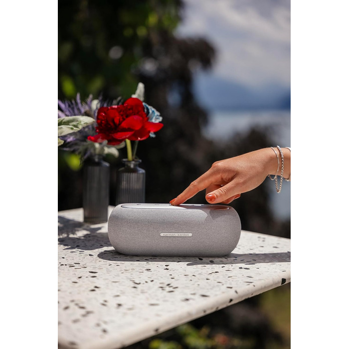 Колонка Harman Kardon Luna сірого кольору - Портативна, водонепроникна Bluetooth-колонка - До 12 годин роботи від акумулятора сіро