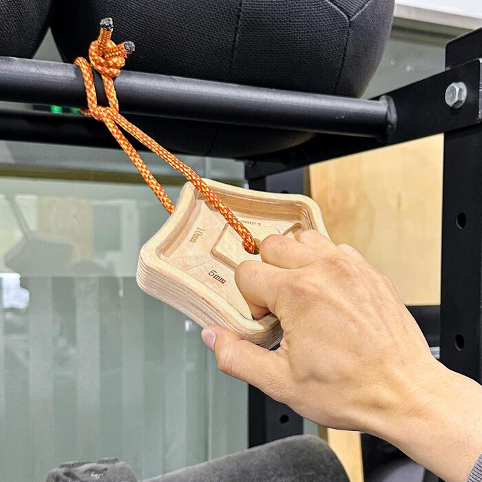 Дошка для скелелазіння MonkeyTail Hangboard для посилення хвата, виготовлена з дерева, для використання в приміщенні та на вулиці