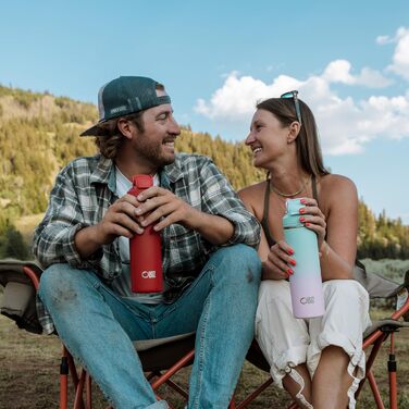 Ізольована пляшка для води OISIZ з нержавіючої сталі 720 мл з кришкою-трубочкою 2-в-1, захисним замком One Click, 100 герметична, зберігає напої холодними протягом 24 годин, вакуумна пляшка для води об&39ємом 24 унції для подорожей та спорту, фіолетовий к