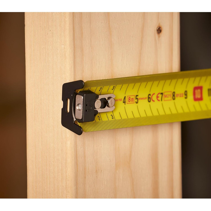 Рулетка Stanley FatMax PRO Autolock XTHT0-33501 (довжина 8 м, ширина полотна 32 мм, змінні гачки, броньоване лезо та захисне покриття з майлару, з фіксатором та поверненням, вкл. ремінну кліпсу) 8 м