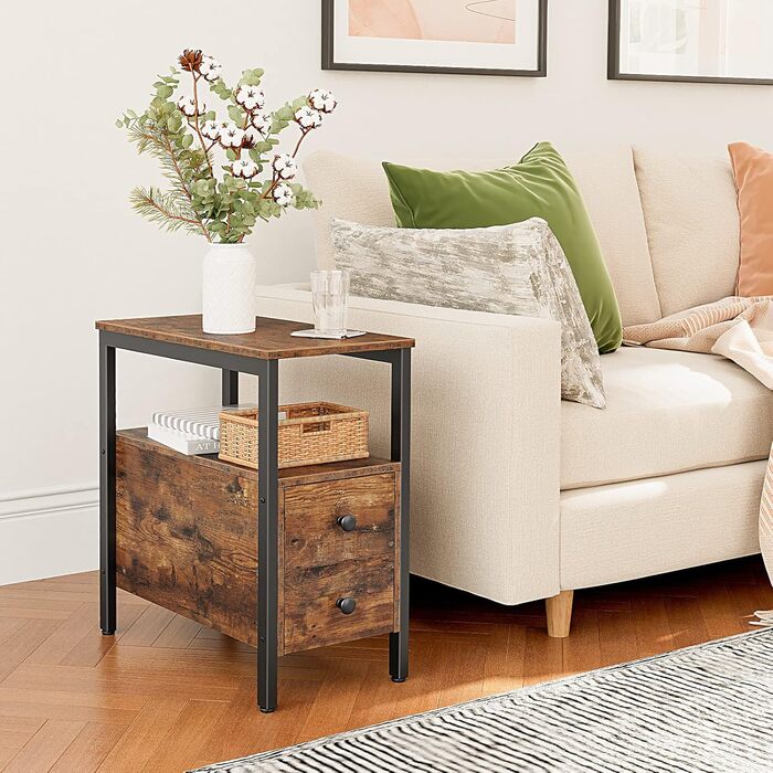 Приставний столик HOOBRO, вузька тумбочка, індустріальний столик-диван, тумбочка з 2 шухлядами, тумбочка біля ліжка/журнальний столик для невеликих приміщень, акцентні меблі під дерево, темно-коричневий EBF548BZ01G2