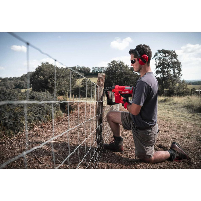 Степлер для огорожі Milwaukee 18 В, тільки корпус, червоний