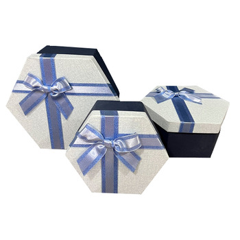 Подарункова коробка UFO WHITE/BLUE 40321-03 19х16х8 см (7032439) Подарункова коробка UFO WHITE/BLUE 40321-03 19х16х8 см (7032439)