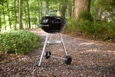 Вугільний гриль Weber Compact Kettle 47 см на стійці з колесами, модель 2026
