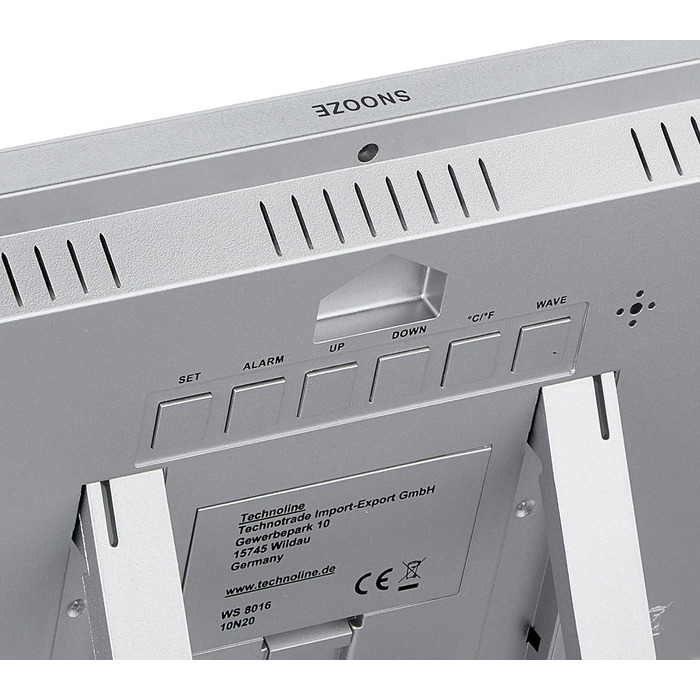 Настінний годинник на радіокеруванні з індикатором температури, пластик, сріблястий, маленький 22.5 x 14.3 x 2.4 см Сріблястий оди