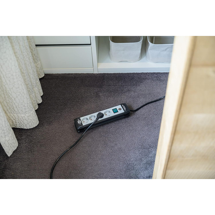 Х розетковий подовжувач (багаторозеткова розетка з вимикачем і кабелем довжиною 5 м - розташування розеток під кутом 45, зроблено